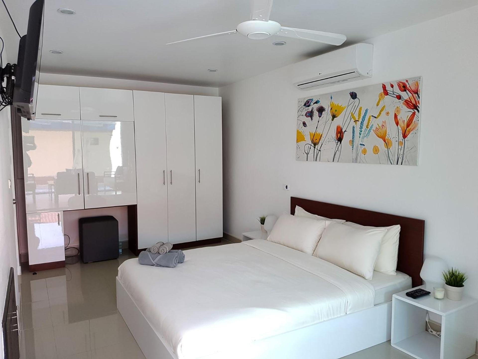 Beachside 3-Bedroom Townhouse W Private Pool At 70 Meters From Beach Ban Bang Po Exterior photo